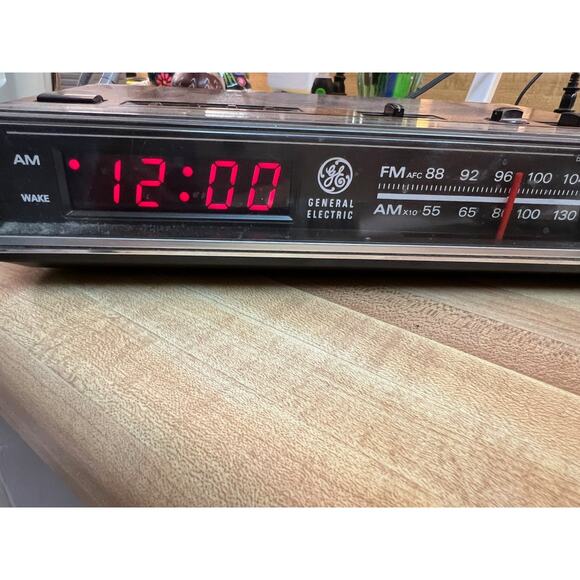 General Electric GE Digital FM/AM Clock Radio w/Alarm Model 7-4624 Tested - Picture 9 of 10
